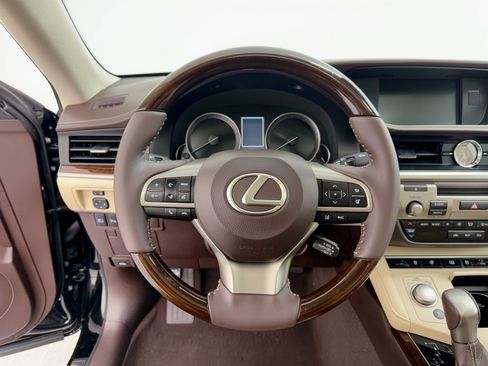 Used 2017 Lexus ES 350 w/ Luxury Package FWD image 10