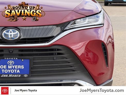 Used 2024 Toyota Venza Limited image 4