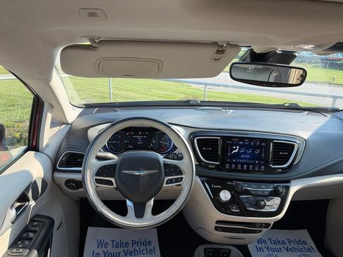 Used 2018 Chrysler Pacifica Limited w/ Advanced Safetytec Group FWD image 47