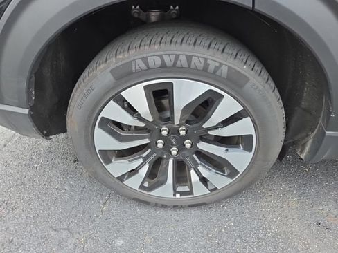 Used 2026 Ford Explorer Platinum w/ LUX Leather Package AWD/4WD image 9