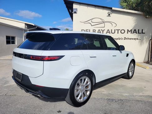 Used 2025 Land Rover Range Rover Sport SE image 5