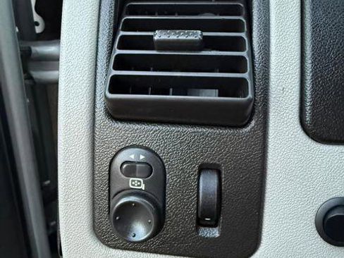 Used 2005 Chevrolet Equinox LT w/ Preferred Equipment Group image 23