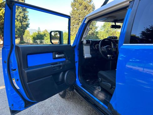 Used 2007 Toyota FJ Cruiser 4WD image 25