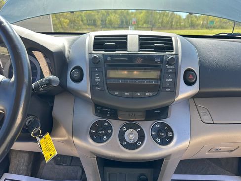 Used 2006 Toyota RAV4 Limited AWD/4WD image 18
