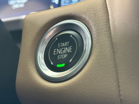 Used 2023 Chevrolet Suburban Premier AWD/4WD image 35