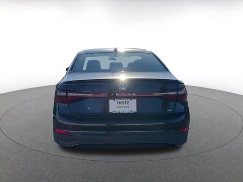 Used 2025 Volkswagen Jetta SE image 12