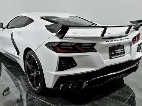 Used 2021 Chevrolet Corvette Stingray Coupe w/ Z51 Performance Package image 9