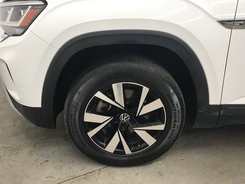 Used 2021 Volkswagen Atlas Cross Sport SE image 40