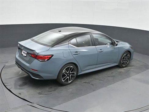 Used 2025 Nissan Sentra SR w/ SR Premium Package image 30