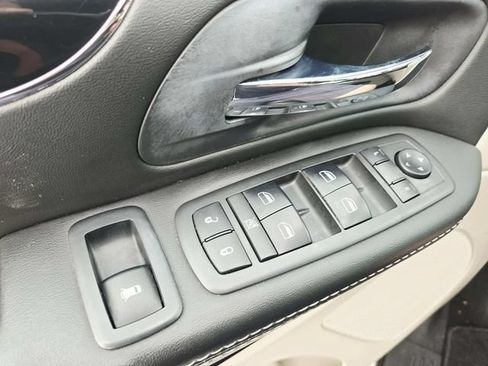 Used 2018 Dodge Grand Caravan SXT FWD image 29