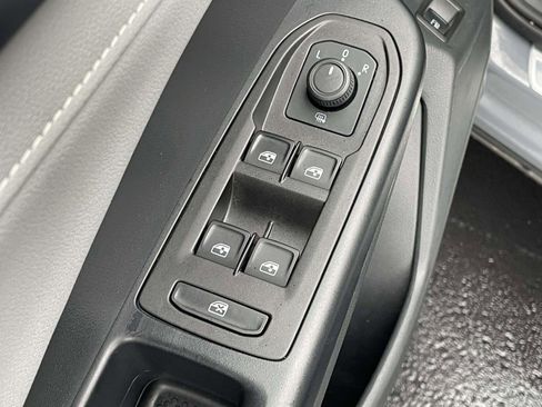 Certified 2024 Volkswagen Taos SE w/ Panoramic Sunroof Package FWD image 15