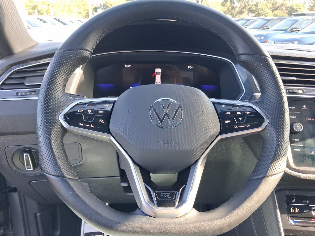 Certified 2023 Volkswagen Tiguan SE R-Line FWD image 23
