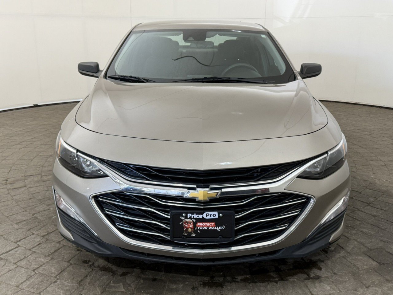 Used 2023 Chevrolet Malibu LS FWD image 2