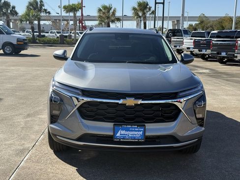 New 2025 Chevrolet Trax LT w/ Driver Confidence Package image 3