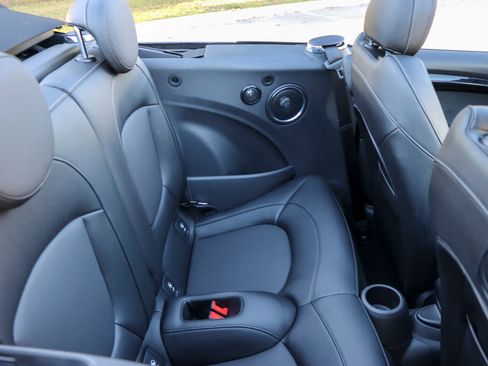 Used 2017 MINI Cooper S image 32