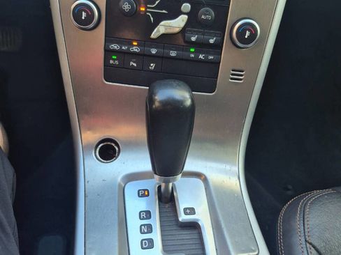 Used 2011 Volvo XC60 T6 AWD/4WD image 11