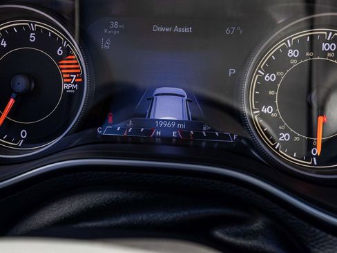 Used 2023 Jeep Cherokee Altitude Lux w/ Lux Elite Package image 18