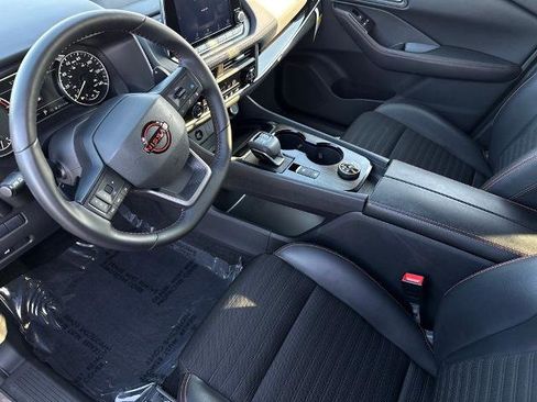Certified 2025 Nissan Rogue SV AWD/4WD image 17