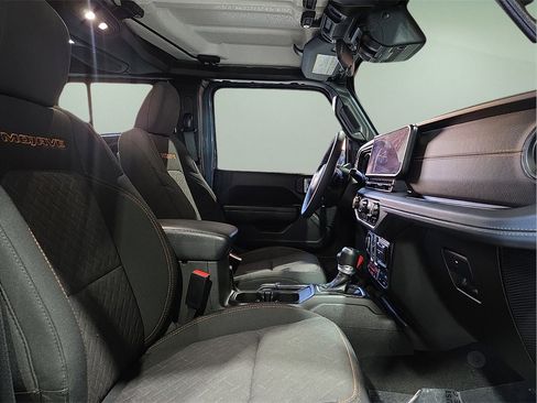 Used 2025 Jeep Gladiator Mojave image 11