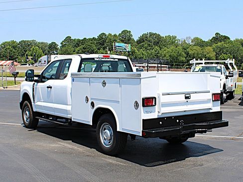 Used 2026 Ford F250 XL AWD/4WD image 4