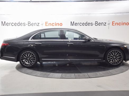 Certified 2022 Mercedes-Benz S 500 4MATIC image 7