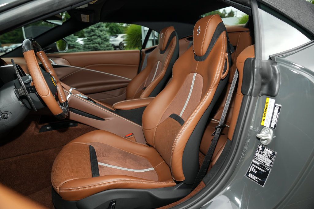 Used 2025 Ferrari Roma Spider RWD image 5