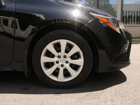 Used 2024 Toyota Corolla LE FWD image 4