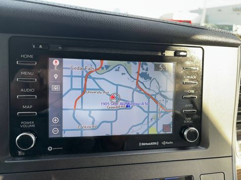Used 2018 Toyota Sienna XLE w/ XLE Navigation Package FWD image 19