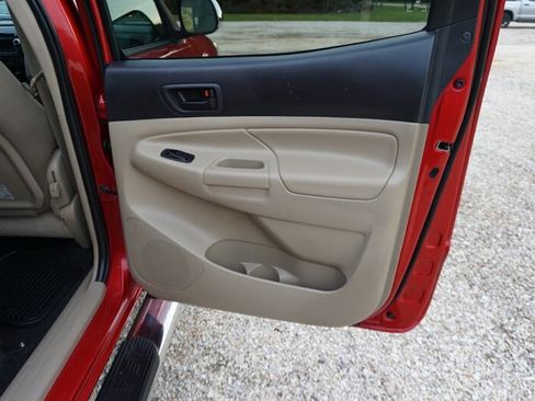 Used 2012 Toyota Tacoma PreRunner image 30