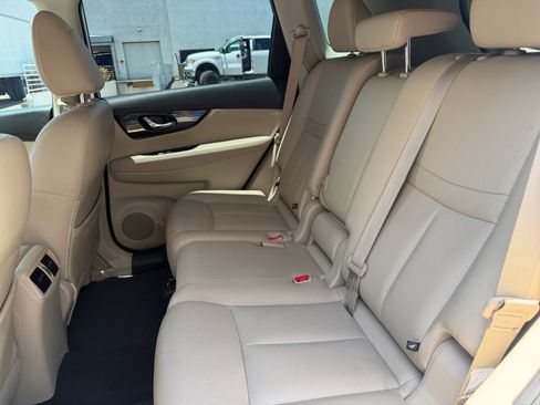 Used 2017 Nissan Rogue SL w/ SL Premium Package FWD image 16
