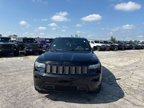 Used 2018 Jeep Grand Cherokee Altitude AWD/4WD image 2