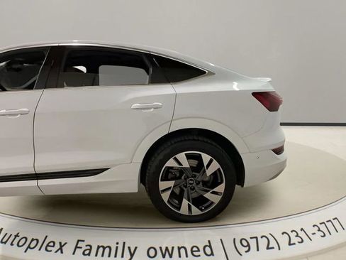 Used 2022 Audi e-tron Premium Plus w/ Premium Plus Package AWD/4WD image 11