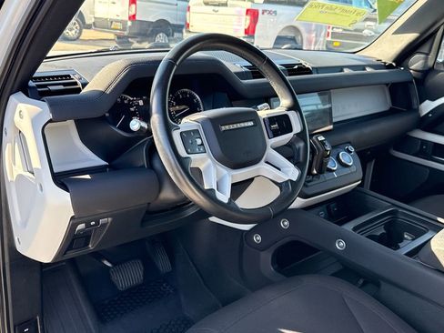 Used 2022 Land Rover Defender 90 image 5