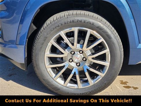 New 2026 GMC Terrain Denali w/ LPO, Black Badging Package image 7