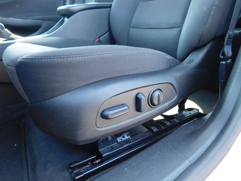 Used 2024 Chevrolet Malibu LT FWD image 14