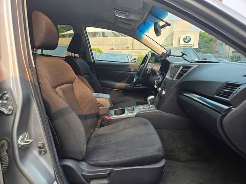 Used 2011 Subaru Outback 2.5i Premium AWD/4WD image 11