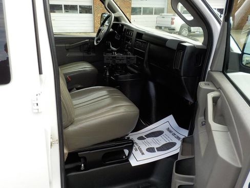 Used 2017 Chevrolet Express 2500 image 26