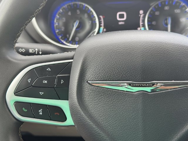 Certified 2024 Chrysler Pacifica Touring-L FWD image 25