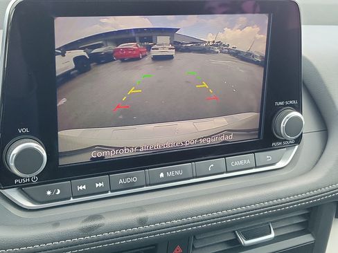 Used 2025 Nissan Rogue SV FWD image 10