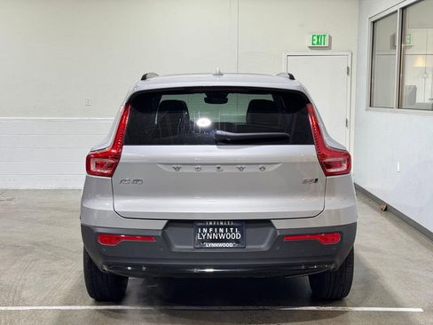 Used 2023 Volvo XC40 B5 Plus AWD/4WD image 8