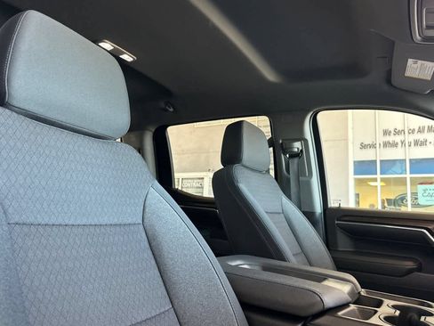Used 2023 Chevrolet Silverado 1500 LT AWD/4WD image 17