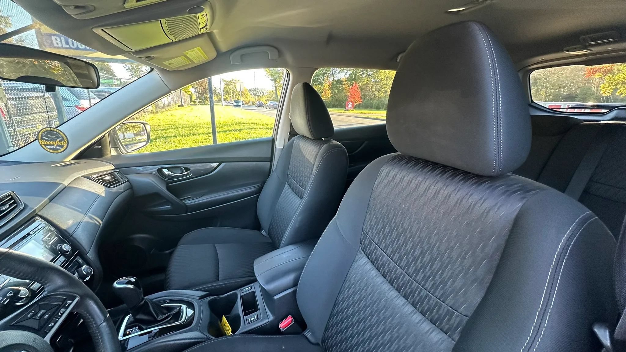 Used 2017 Nissan Rogue SV AWD/4WD image 24