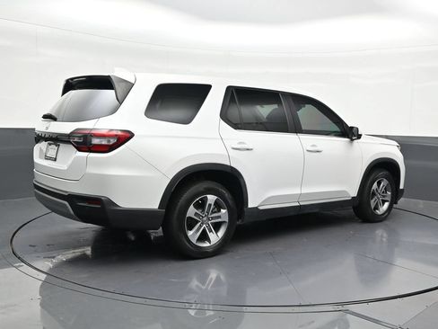 Used 2024 Honda Pilot EX-L image 5