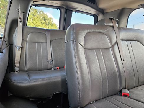 Used 2017 Chevrolet Express 3500 LS image 19