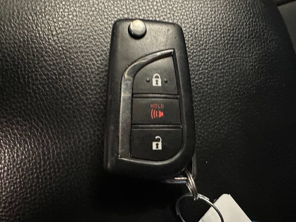 Used 2021 Toyota RAV4 LE FWD image 16
