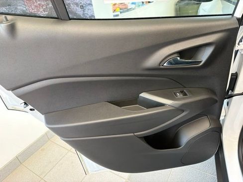 Used 2024 Chevrolet Trax ACTIV w/ Sunroof Package FWD image 14