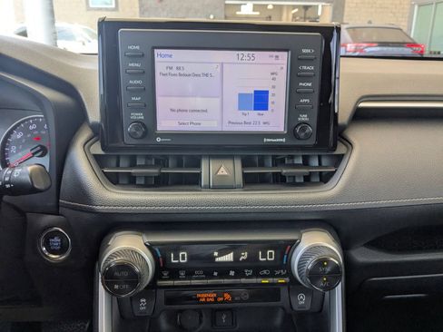 Used 2022 Toyota RAV4 LE FWD image 19