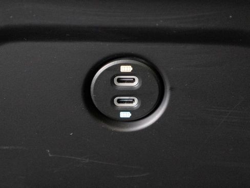 Certified 2025 Porsche Macan AWD/4WD image 38