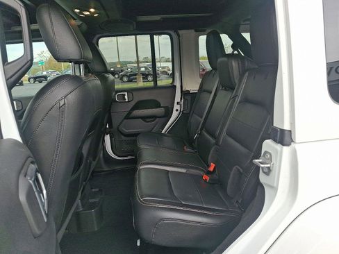 Used 2022 Jeep Wrangler Unlimited Sahara w/ Cold Weather Group image 10