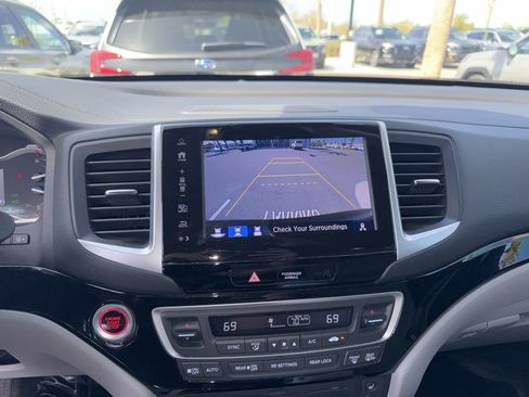 Used 2017 Honda Pilot Elite image 6